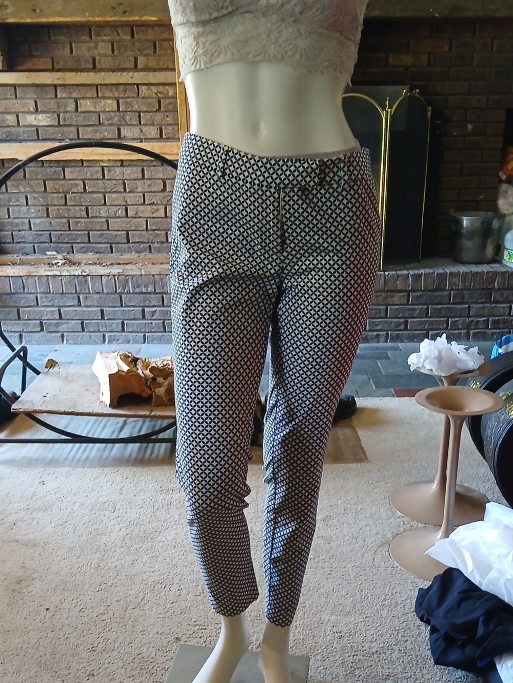 NWOT Adrienne Vittadini Navy Blue & White Geometric Print Slim Skinny Pants